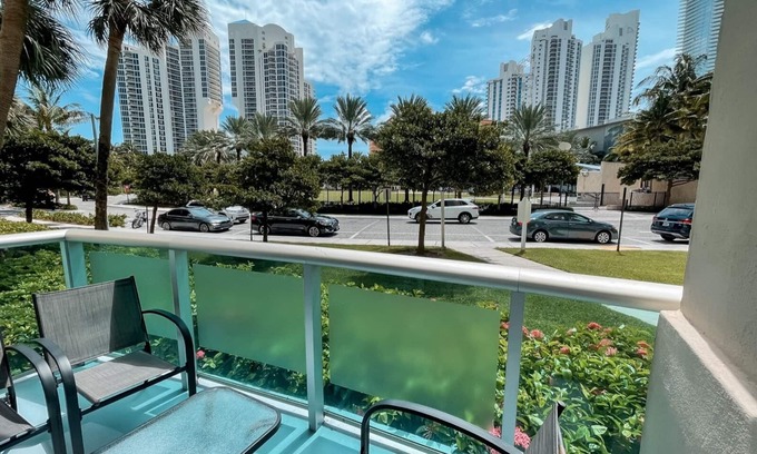 Sunny Isles Beach Apartment | Gorgeous Apt Across the Beach Sunny Isles STR12712 1brd+Den