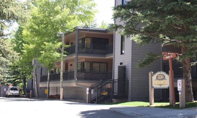Aspen Condo | Gorgeous Aspen Condo By Lift #1 Ski In/out Parking