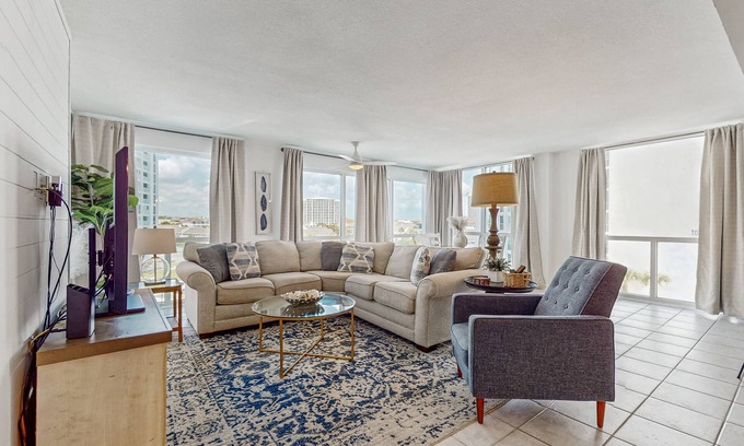 Holiday Isle Condo | Gorgeous beachview condo with shared pool, shopping and beach access