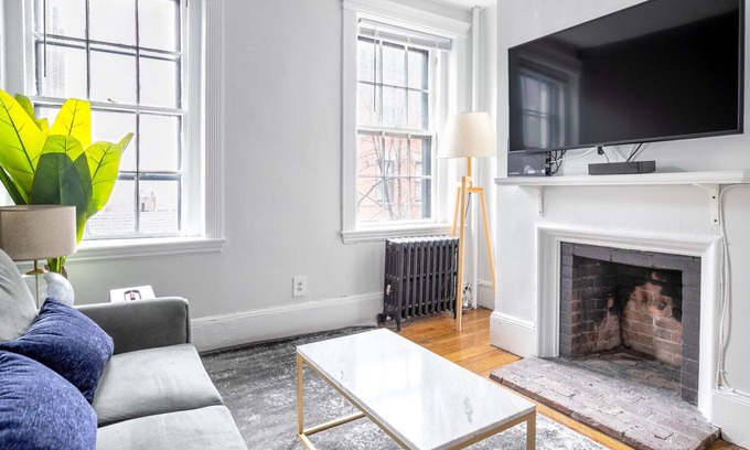 Beacon Hill Apartment | Gorgeous Beacon Hill 1BR near MA State House