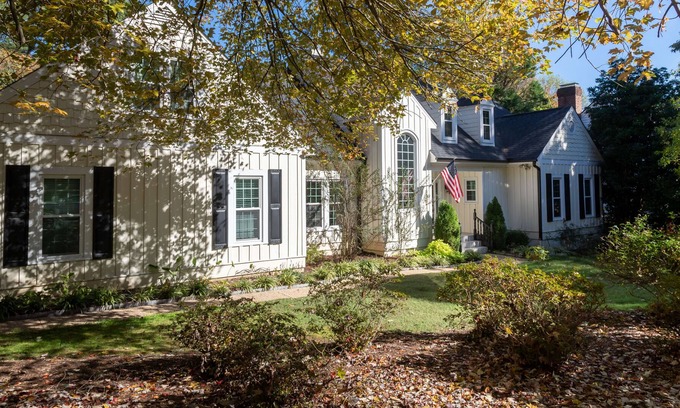Northwest Raleigh House | Gorgeous! CLOSE to everything, Great Outdr Space, Fenced Yard, Greenway Access
