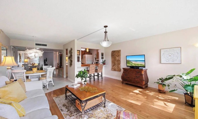 Central Naples Condo | Gorgeous condo on a 55+Community!