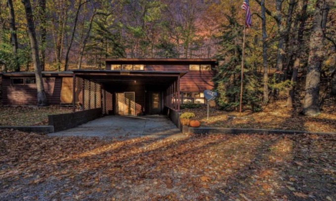Beachwood-Bluffton Cottage | Gorgeous & Cozy Lake Michigan Cottage - Walk to Everything!