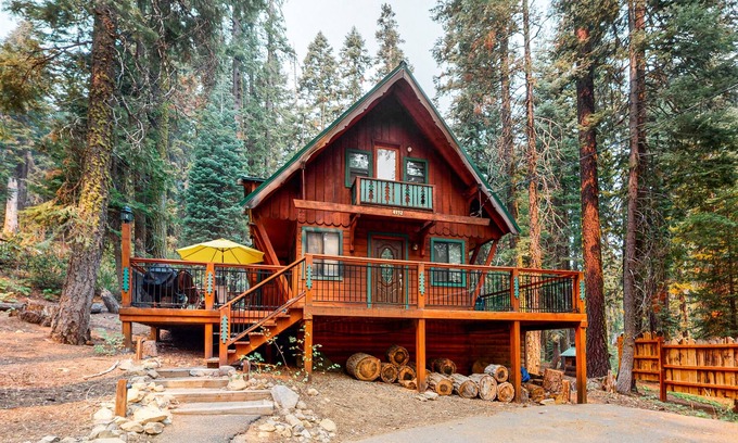 Tahoe Pines Cabin | Gorgeous, Dog-Friendly Lodge w/ Loft, Free WiFi, Fireplace - Near Beach & Skiing