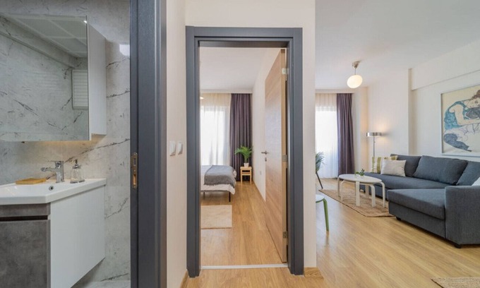 Kepez Apartment | Gorgeous Flat with Shared Pool in Kepez