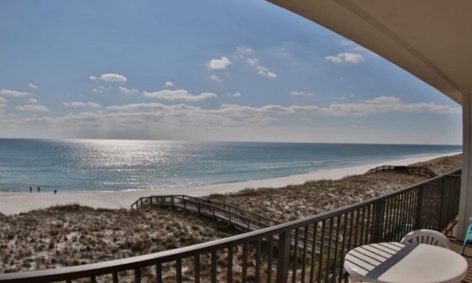 Navarre Beach Condo | Gorgeous Gulf Front Beach Oasis - Emerald Surf #302