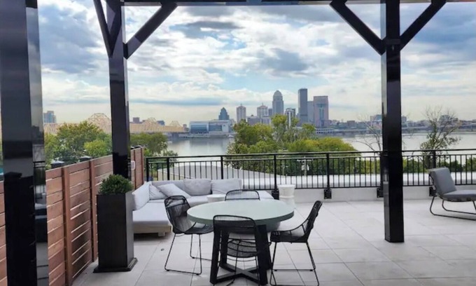 Louisville Apartment | Gorgeous High-Rise On The River