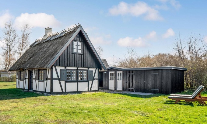 Hoeve Strand House | Gorgeous home in Asnæs with WiFi