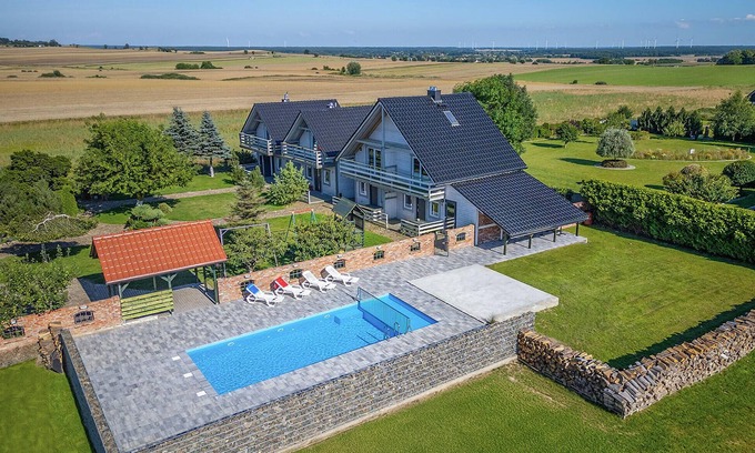Darlowo House | Gorgeous home in Darlowo with WiFi