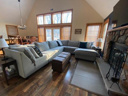 Tannersville House | Gorgeous House in Camelback Mountain near lifts!