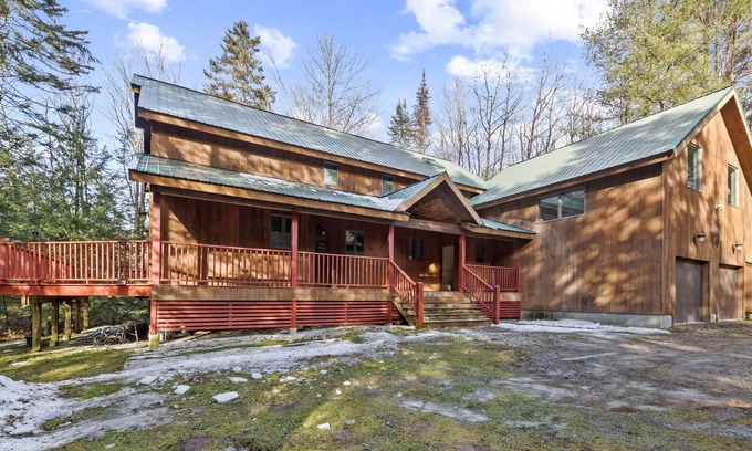 Londonderry House | Gorgeous House next to a Brook, Hot Tub, Sleeps 20