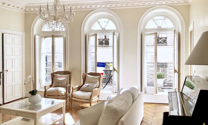 Saint-Thomas-d'Aquin Apartment | Gorgeous Large Bright 3 Bedroom in Best Location in 6th & 7th arrondissement !