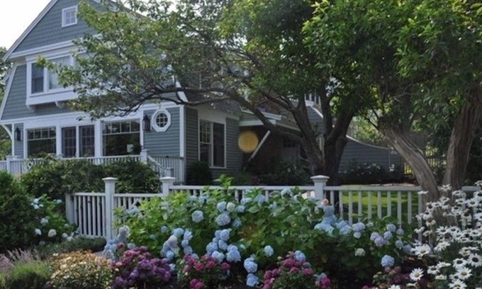 Marblehead House | Gorgeous Marblehead Neck 5 bedroom home