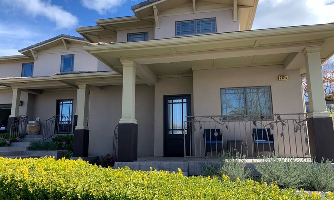 Napa House | Gorgeous Napa Guesthouse close to everything Napa has to offer