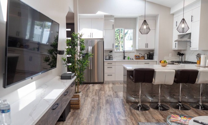 North Hollywood House | GORGEOUS NEW 3BR HOME w/ROOFTOP DECK & PARTIAL OUTDOOR KITCHEN BUILT 2022 p57