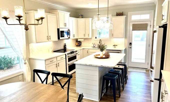Morehead City House | Gorgeous NEW 5-bed, 3.5-bath home next to Taylor's Creek!