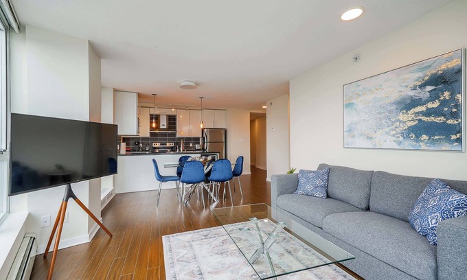 Crosstown Apartment | Gorgeous Unit with Beautiful City Views