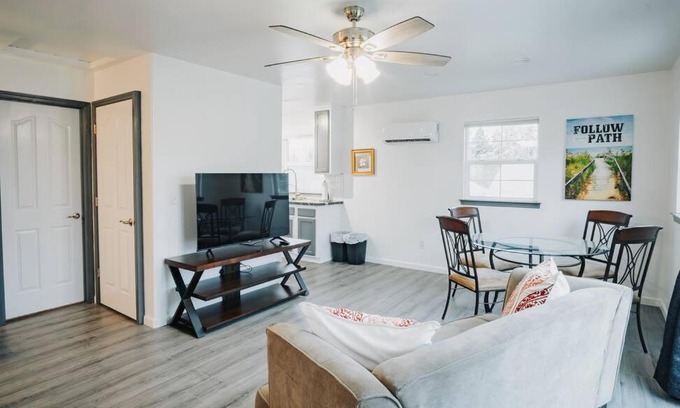 Chico House | Gorgeous Upstairs Studio with Patio and Laundry
