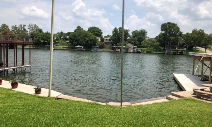 Kingsland House | Gorgeous View, Shady Pecan trees, Constant Level on LBJ, Swimming, Mid-cent home