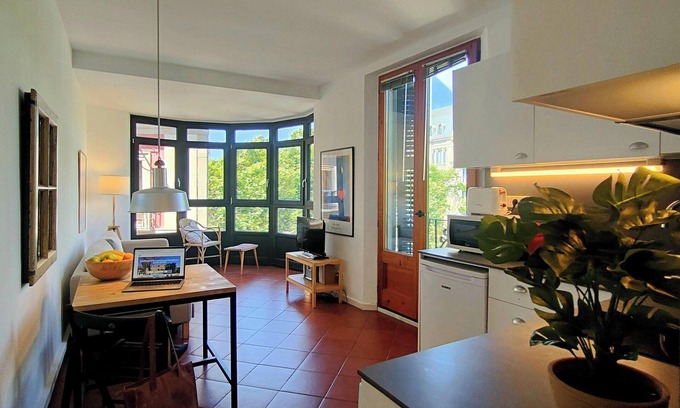Gothic Quarter Apartment | Gorgeous views over La Rambla. Very bright! R.A.