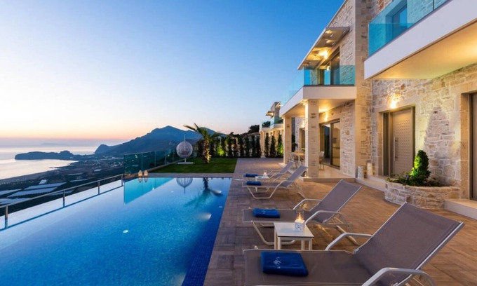 Zerviana Villa | Gorgeous Villa for 7 overlooking Phalasarna Beach
