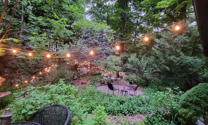 Traverse City House | Gorgeous wooded site 15 min from the heart of Traverse City.walk to swimming!