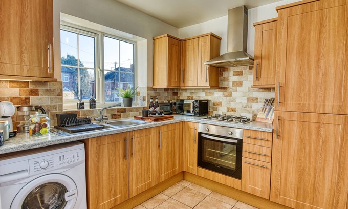 Dudley House | Gornal Dudley-2bed-Contractor &Long stay -Parking!