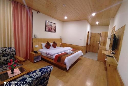 Simsa Village Hotel | Goroomgo Hotel Mareema Hotel Manali Non Veg