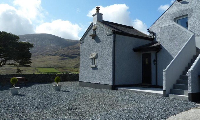 Newcastle House | Gorse Hill Farm