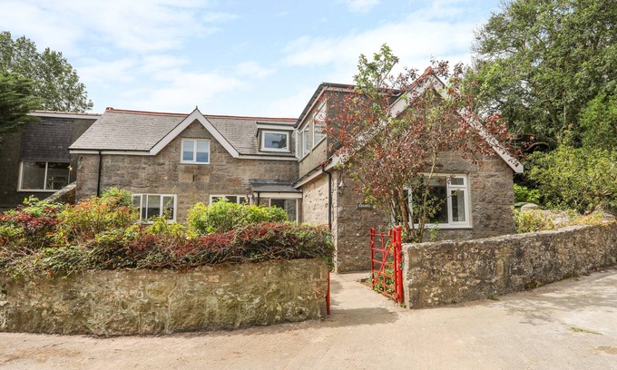 Moelfre Cottage | GORWEL, pet friendly, character holiday cottage in Moelfre