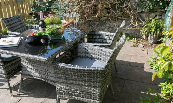 Beaumaris Cottage | Gower Cottage - a town that sleeps 4 guests in 2 bedrooms