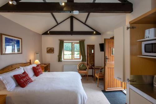 Pickering House | Gowland Studio Room