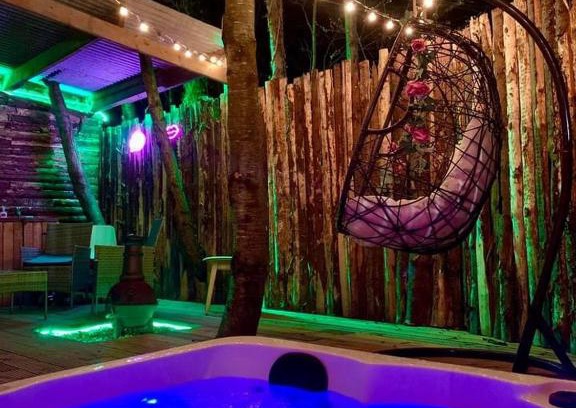 Magherafelt Other | Gracelands Glamping lodge 1