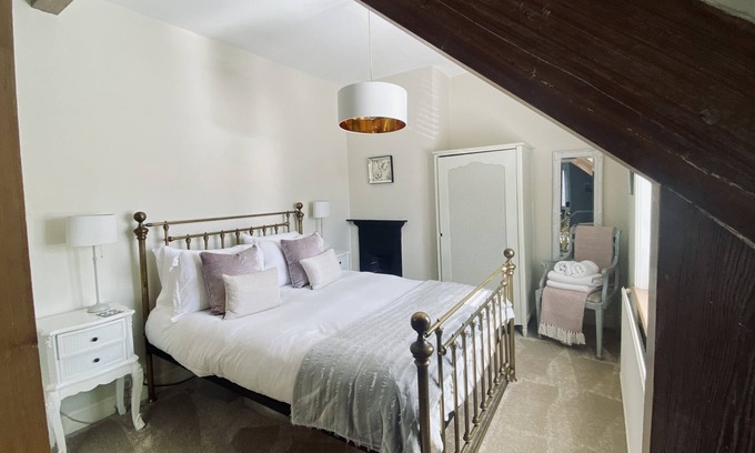 Chester Cottage | Grade II Listed Loveliness, Overleigh, Handbridge, Chester