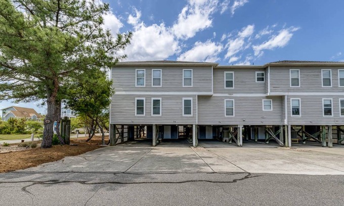 Ocean Sands Condo | Grammie's Place | 574 ft from the beach | Community Pool | Corolla