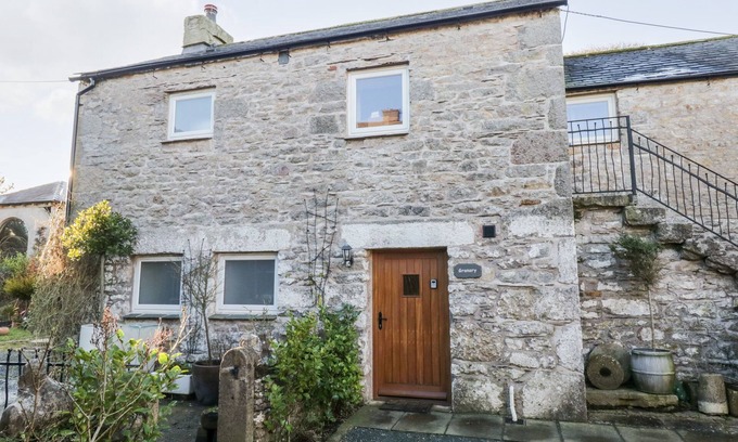 Newland Near Ulverston Cottage | GRANARY, pet friendly, with a garden in Bardsea