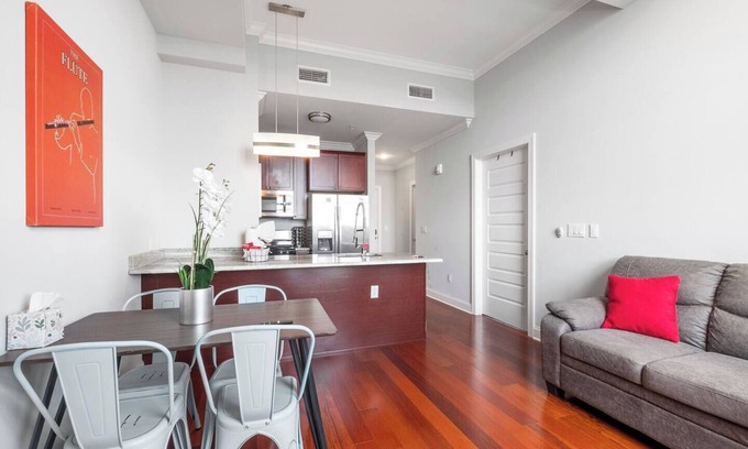 Olde Kensington Apartment | Grand 1BR w/Rooftop Pool & Gym