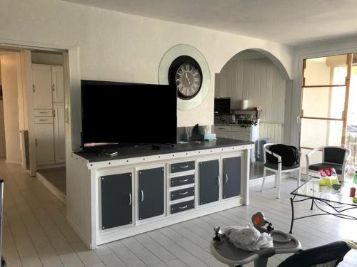 Saint-Cyprien Plage Apartment | Grand appartement 2 minutes plage et commerces