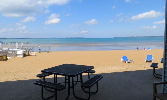 Traverse City Hotel | Grand Beach Resort Hotel