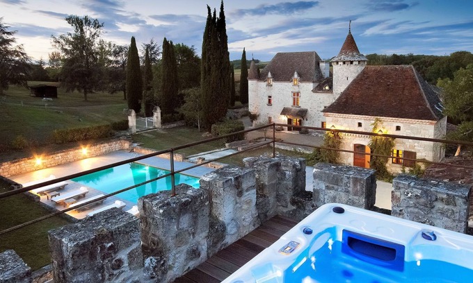 Saint-Caprais-de-Lerm Other | Grand Castle in Saint Caprais de Lerm with Sauna & Bubble Bath