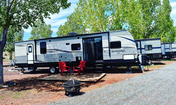 Williams House | Grand Canyon RV Glamping Luxury Suite (Glamping Getaway)