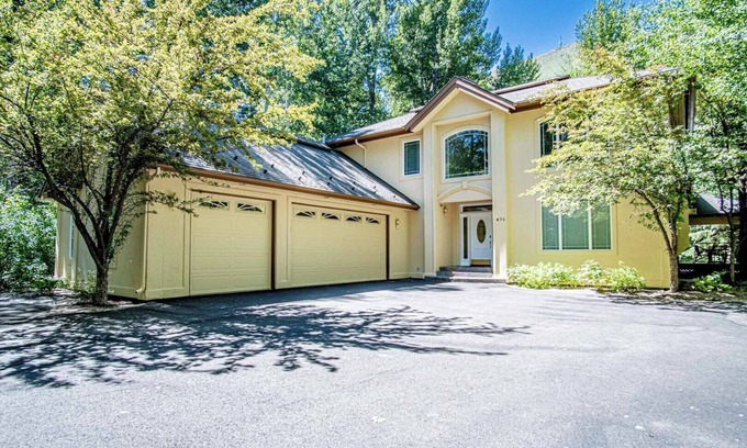 Hailey House | Grand Hailey Home by Big Wood River and Sun Valley! is located in Hailey.