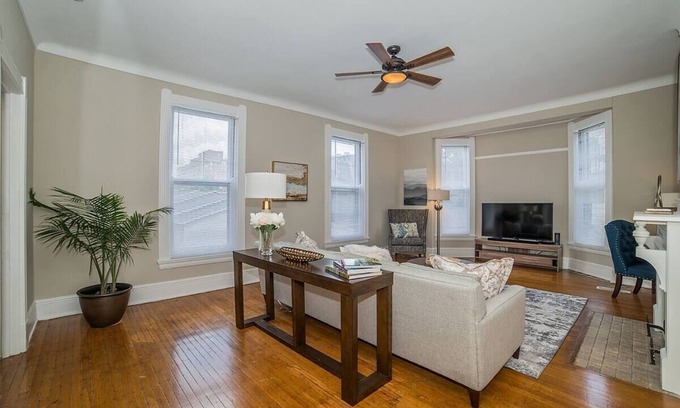Walnut Hills Apartment | Grand Historic 2 Bedroom Apartment Near Eden Park