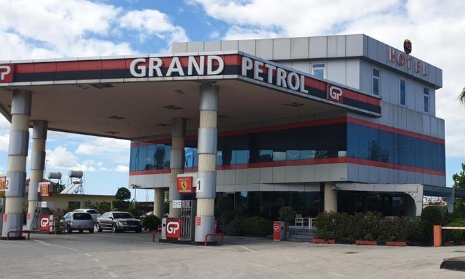 Mbrostar-Urë Hotel | Grand Hotel Petrol