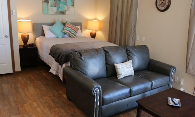 Afton Apartment | Grand Lake, Oklahoma Fully Furnished Cabins Located On Monkey Island