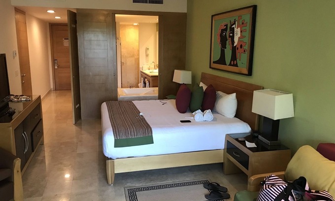 Villa Juarez Hotel | Grand Luxxe - 5 Diamond Resort!
