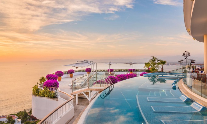 Conchas Chinas Apartment | Grand Miramar All Luxury Suites & Residences