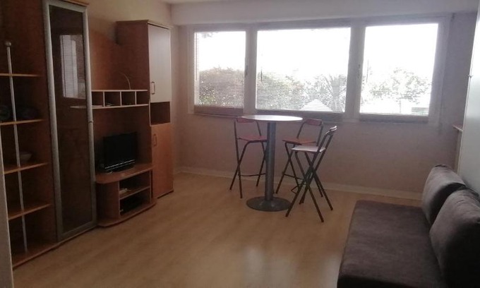 Hopital Saint-Louis Apartment | Grand studio Canal St Martin Paris 1 lit double