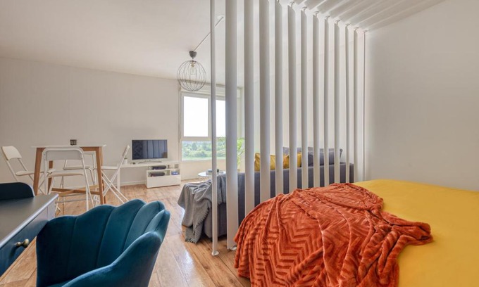 Montevrain Apartment | Grand studio Disney, queen size, coffee, WIFI
