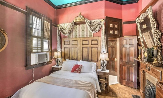 French Quarter Hotel | Grand Suite in Historic Victorian Guest House